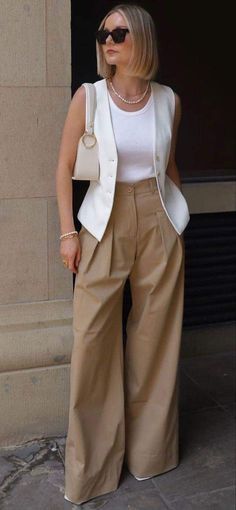 Waistcoat Outfit, 여름 스타일, Corporate Outfits, Ținută Casual, Brown Pants, Mein Style, Outfits Verano, Casual Chic Outfit, Vest Outfits