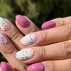 Floral Nail Inspiration, Mexican Nails Short, Portugal Inspired Nails, Quilt Nails Designs, Mexican Vacation Nails, Floral Tip Nails, Pink Mexican Nails, Spring Nail Inspo 2024, Short Floral Nails