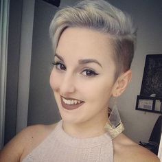 Side Cuts with Short Hair - Cute Pixie Hairstyle for Fine Hair Hairstyle For Fine Hair, Side Cut Hairstyles, Short Fine Hair, Hair Styles Short, Asymmetrical Bob Haircuts, Asymmetrical Haircut, Short Hairstyles Fine, Edgy Haircuts