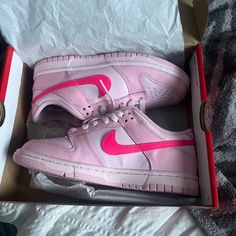 Barbie Nike Dunks Worn Twice. In Perfect Condition Can Fit Women’s Size 6 Nike Dunk Low Triple Pink, Trendy Shoes Sneakers, Preppy Shoes, Pretty Shoes Sneakers, Nike Shoe, Jordan Shoes Retro, All Nike Shoes, Cute Nike Shoes, Fresh Shoes