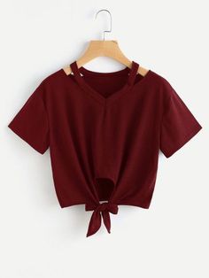 be53ee61104935234b174e62a07e53cfdesc44386898ri Diy Vetement, Crop Top Outfits, Cute Crop Tops, Diy Shirt, Girls Fashion Clothes, Cut Shirts, Teen Fashion Outfits, Black Top, Cute Casual Outfits