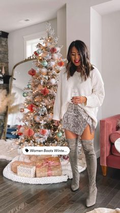 Friendsmas Party Outfit, Cold Weather Bachelorette Party, Cute Christmas Outfits For Women Party, Office Christmas Party Outfit For Women, Christmas Brunch Outfit Ideas, Office Christmas Party Outfit Casual, Winter Bachelorette Party Outfit, Christmas Eve Outfit Women