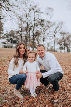 Fall Family Photo Outfits Plaid, Fall Leaf Family Photos, Nuetral Pallete Outfits Family Pictures Christmas, Fall Family Photos Leaves, Chriatmas Plaid Family Photo, Holiday Family Outfits, Lauren Kay Sims, Teal Green Color, Fall Family Photo Outfits