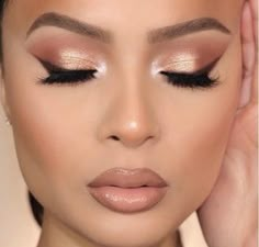 Professional makeup artists provide a makeup look for any occasion! Make Up Designs, Wedding Eyes, 15 Makeup, Gold Eye Makeup, Dramatic Eye Makeup, Mascara Primer, Full Glam, Dramatic Eyes, Perfect Eyes