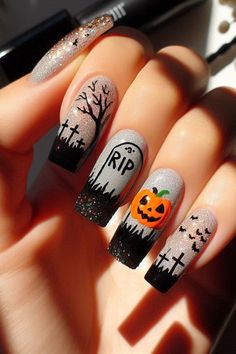 Are you looking for cute fall nails that you can recreate in the salon? If so, you need to see this post! Halloween Nail Art Designs, Halloween Manicure, Halloween Beauty, Black Designs, Chic Halloween, Nail Stuff, Nail Envy