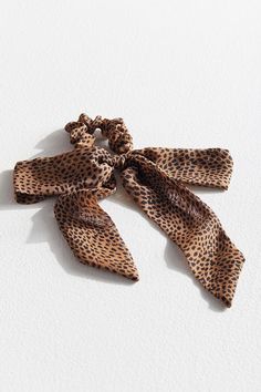 Cheetah Cat, Scrunchie Styles, Bow Scrunchie, Urban Outfitters Accessories, Velvet Hair, Claw Hair Clips, Pink Gingham, Hippie Art, Women's Hair