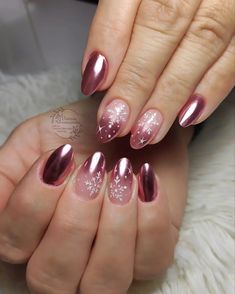 23+ Trendy Chrome Ombre Nail Designs For 2024 - DrExplains New Year's Eve Nails Sparkle, Christmas Nail Designs Black Women, Nail Dipping Powder Designs Winter, Festive Nails Christmas Red, Christmas Nails Gel Almond, Sylwester Nails, Casual Christmas Nails, Christmas/new Years Nails, Cat Eye Christmas Nails