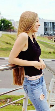 Hairstyle Change, Bottle Blonde, Rapunzel Hair, Woman Hair, Flowing Hair, Woman Shaving, Hair Women, Super Long Hair, Your Hairstyle