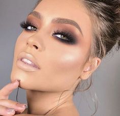 Makeup Cantik, Black Smokey Eye, Black Smokey, Make Up Inspiration, Best Makeup Tips, Smink Inspiration, Makijaż Smokey Eye, Makeup Hacks, Dark Makeup