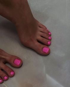 Pink Nails Feet Pedicures, Summer Nails Mani And Pedi, Summer Nails Feet Pedicures, Toenail Inspo Summer, Pretty Toenail Colors, Pink Summer Toe Nails, Gel Toes Ideas Summer, Pink Feet Nails, Toenail Colors 2023