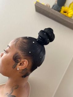 Hair Bun Ideas, Curly Hair Bun, Bun Ideas, Black Ponytail, Curly Bun, Sleek Ponytail Hairstyles, Black Ponytail Hairstyles, Hair Twist Styles