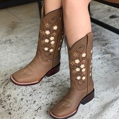 Women's square toe boots with flowers Floral Cowgirl Boots, Brown Cowgirl Boots, Cute Cowgirl Boots, Cowgirl Boots Outfit, Floral Boots, Cowgirl Boot, Cowgirl Outfits, Cow Girl, Dream Shoes