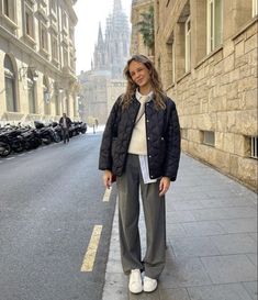 Black Pants And Coat Outfit, Nyc End Of Summer Outfits, Autumn Uk Outfit, Fall Outfit Europe, Europe Cold Weather Outfits, Spain Outfit Ideas March, Spain Outfit Ideas February, Winter 23 Fashion Trends, Black Quilted Jacket Outfit