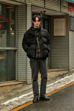 Men Street Style Winter, Japan Winter Men Outfit, Japanese Winter Outfits Men, South Korean Mens Fashion, Japanese Winter Fashion Men, Korean Men Winter Fashion, Japan Winter Outfits Men, Seoul Winter Outfit