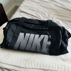 Nike Duffle Bag Nwot Small To Medium Size Duffle Black Nike Duffle Bag Large, Duffel Bag Aesthetic, Duffle Bag Aesthetic, Nike Duffel Bag, Nike Duffle Bag, Duffle Bag Sports, Aesthetic Nike, Black Duffle Bag, Small Duffle Bag