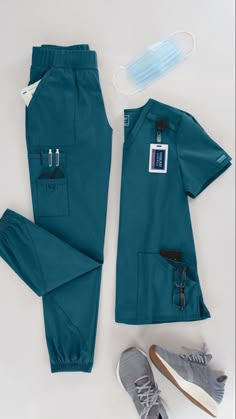 How To Style Scrubs, Nurses Outfits, Nurse Scrubs Outfits, Styling Scrubs, Medical Scrubs Men, Nursing Outfits, Nurse Clothes