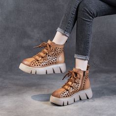 Gender: Women Item Type: Boots Main Material: Cow Leather Style: Casual, Classic, Retro Season: Summer Heel Type: Platform Outsole Material: Rubber Heel Height: Mid-Heel (5.5 cm) Size Length cm inch 35 22.5 8.86 36 23 9.06 37 23.5 9.25 38 24 9.45 39 24.5 9.65 40 25 9.84 Summer Retro, Summer Heels, Tube Top Dress, Color Marron, Leather Style, Heel Type, Rubber Heels, Mid Heel, Casual Boots