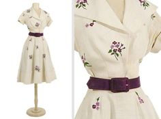 christian dior 1950s fashion | Christian Dior dress ca. 1950 via Doyle Auctions | Vintage Fashion 1950 Dior, Oldies Clothes, Luca Oc, Christian Dior Dress, Betty Dress, Fashion 50s, Dresses 1950s, Dior Dress, 20th Century Fashion