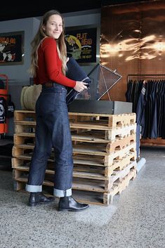 Women In Construction Outfits, Denim Outfit Women, Construction Outfit, Look Jean, Good Wine, Wardrobe Edit, Minimal Outfit, Day Challenge, Selvedge Denim