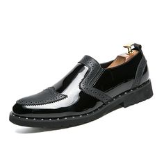 Información del Producto:

 Categoría de producto: zapatos de cuero.
 Material superior: PU
 Material de la suela: caucho
 Género aplicable: masculino
 Forma de la punta: puntera de cuero
 Altura superior: baja
 Color: negro, oro, plata
 Tamaño: 38,39,40,41,42,43,44,45,46,47,48
 
Información de tallas:
 













 Código internacional (modelos masculinos:) mm

 230

 235

 240

 245

 250

 255






 código estándar

 36

 37

 38

 39

 40

 41






 Longitud del pie/cm

 22,5-23,0

 23,0-23,5

 23,5-24,0|

 24,0-24,5

 24,5-25,0

 25,0-25,5









 
Lista de embalaje:
 Un par de zapatos de cuero
 
Imagen del producto: Black Slip-on Loafers With Cap Toe, Black Slip-on Cap Toe Loafers, Formal Leather Loafers With Spikes, Business Oxfords With Studded Rubber Outsoles, Black Leather Party Shoes With Rubber Sole, Black Wingtip Leather Shoes For Party, Elegant Leather Loafers With Spikes, Elegant Slip-on Loafers With Spikes, Elegant Spiked Slip-on Loafers