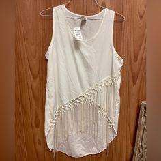 Perfect For Spring And Summer! Casual Fringe Tank Top For Festivals, Bohemian Tank Blouse For Spring, Casual Sleeveless Fringe Top, White Spring Festival Vest, White Vest For Spring Festival, Spring Casual Fringe Tank Top, Casual Fringe Tank Top For Spring, Summer Cotton Fringe Blouse, Casual Fringe Tank Top For Summer