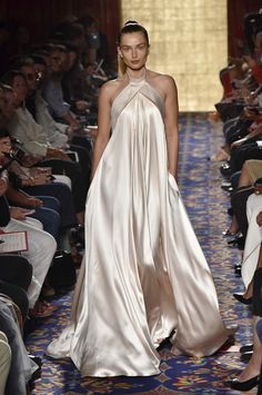 Brandon Maxwell RTW Spring 2017. [Photo: Rodin Banica/WWD] Philippines Fashion, Afrikaanse Mode, Brandon Maxwell, Spring 2017, Primavera Estate, Dress First, Dream Dress