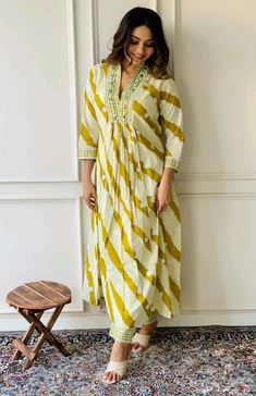 #BEAUTY ,#REALATIONSHIPS #Fashion #Outfits #Summer Outfits #Animals Kurta Pattern, Kameez Designs, Designer Kurti Patterns, Simple Kurti Designs, Womens Trendy Dresses, Long Kurti