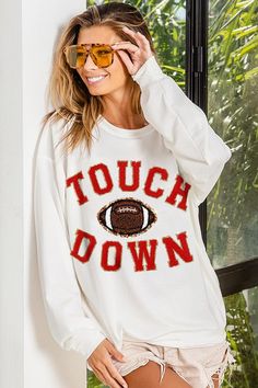 Football Outfits For Women Winter, Fall Football Outfits, Iron On Patches Ideas Clothes, Iron On Patch Ideas Clothes, Football Outfits For Women, Football Game Outfit Fall, Football Game Attire, Fall Football Outfit, Patches Sweatshirt