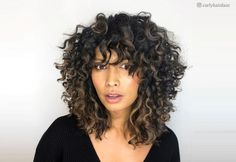 Layered curly hair is always hot and stylish. Add more texture and movement to your curls with one of these popular layered curly haircuts and hairstyles! Curls Ideas, Layered Curly Haircuts, Curly Shag Haircut, Shoulder Length Curly Hair, Layered Curls, Natural Curly Hair Cuts, Layered Curly Hair