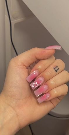 Paznokcie Hello Kitty, Her Nails, Simple Acrylic Nails, Bling Acrylic Nails, Acrylic Nails Coffin Short, Summer Acrylic Nails, Short Acrylic Nails Designs, Pink Acrylic Nails