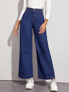 How To Style Wide Leg Jeans, Style Wide Leg Jeans, Jean Baggy, Designer Dresses Casual, Easy Trendy Outfits, Stylish Clothes For Women, Fashion Attire, Denim Details, Girls Fashion Clothes