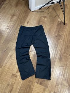 Nike Size: S Waist - 38-46 Full length - 98 Inseam - 76 Leg Opening - 24 Front Rise - 25 Check measurements in cm Condition is very good Check photos carefully Cool fit Amazing design Nylon Drill Vintage Recommended For any further questions write me dm NO CANCEL OR RETURN Ask you are interested in before purchase Open to your offers