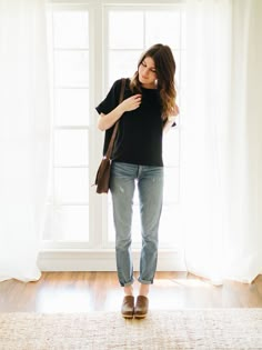 Happy Friday! I don’t know about you, but it’s been a wild week on my end. So let’s end it with a fav. Silk tee + mom jeans + clogs. Comfy enough to run errands during the day, bu… Straight Leg Jeans Outfits, Spring Jeans, Silk Tee, Casual Skirt Outfits