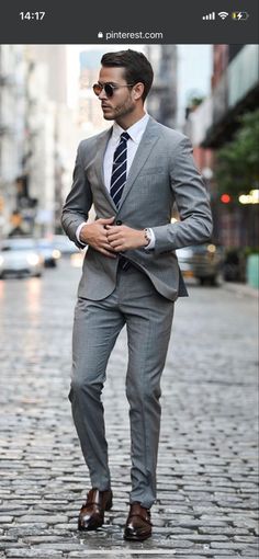 Grey Suit Shoes, Grey Suit Brown Shoes, Tuxedo Groomsmen, Men Tuxedo, Cocktail Dress Code, A Man In A Suit, Man In A Suit, Modern Suits