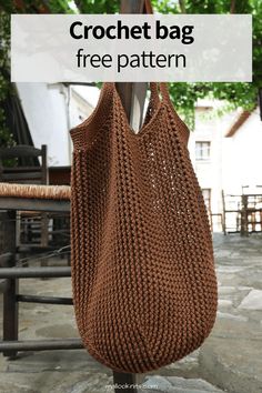 a brown crochet bag hanging from a wooden pole with text overlay that reads, free pattern