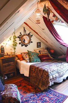 50+ Cozy Boho Teen Bedroom Ideas Dreamy Room Aesthetic, Colourful Living Room Ideas, Boho Teen Bedroom, Bohemian Witch, Teen Bedroom Ideas, Witch Hut, Vibrant Home, Cosy Bedroom, Cozy Boho