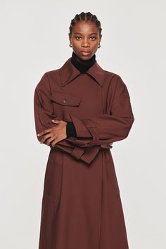 An ALIGNE icon, Gilda is a classic double-breasted trench coat made to be worn with everything from dresses to knitwear and jeans. Featuring a chest flap pocket, concealed fastening, wide spread collar, adjustable cuff tab and finished in a flattering midi length. Zara Trench Coat 8822/289, Brown Trench Coat Aesthetic, Brown Trench Coat Outfit Women, Brown Trench Coat Outfit, Burgundy Trench Coat, Brown Image, Brown Trench Coat, 2024 Aesthetic, Oversized Trench Coat