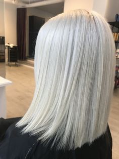 Icy Platinum Blonde Hair Short, A Lot Of Blonde Highlights, Shoulder Length Platinum Blonde Hair, Short Platinum Blonde Hair, Cool Blonde Hair Colour, Short White Hair