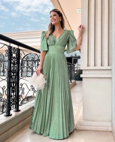 Plus Size Wedding Guest Outfits, Evening Midi Dress, Maid Of Honour Dresses, A Line Evening Dress, Fashion Goals, Bodycon Dress With Sleeves, Green Bridesmaid Dresses, Maxi Dress Cotton, Moda Vintage