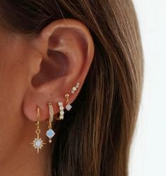 Minimalist Ear Piercings, Inexpensive Jewelry, Cool Ear Piercings, Cute Ear Piercings, Stacked Earrings, Earrings Inspiration