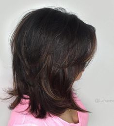 Layered Thick Hair, Layered Haircuts Shoulder Length, Medium Length Haircuts, Haircuts For Thick Hair, Shoulder Hair, Peinados Fáciles Para Cabello Corto, Shag Haircut, Penteado Cabelo Curto