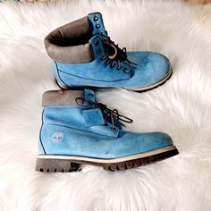 Limited Editon Ocean Blue Timberlands Size 11m Good Condition These Ocean Blue Wooden Lands Are The Perfect Boot For Anyone Who Loves The Blue Color And Becomes Excellent With The Atunders Of Manny Diferfrent. Ideal For Winter And Spring. Blue Blue And You Will Undoubtedly Get Many Compliments These Boots Are Limited Edition And Have Only Been Used Sometimes Have Stains For Use Please Check The Photos Blue High-top Winter Boots, Light Blue Timberland Boots, Blue Timberland Leather Boots, Timberland High-top Insulated Work Boots, Timberland Insulated High-top Waterproof Boots, Timberland Black, Black Timberlands, Timberland Shoes, Timberlands Shoes