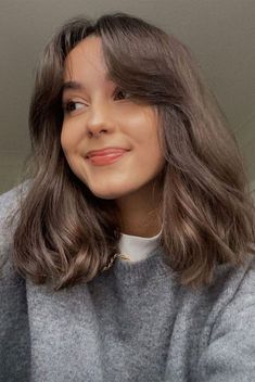 Bob With Curtain Bangs And Highlights, Front Layers Shoulder Length Hair, Short Layered Hair With Curtain Bangs Brunette, Haircuts For Blonde Hair Short, Short Layered Textured Hair, Curtain Bangs Armpit Length Hair, Feminine Layered Hair, Butterfly Haircuts Short, Professional Bob Hairstyles