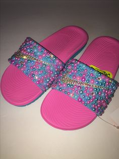 Jordan Slippers, Bling Nike, Bling Flip Flops, Diy Bling, Nike Sandals, Diy Sandals, Bling Fashion