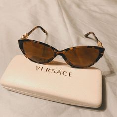 #fashion #instagram #versace Kayla Lauren, Versace Aesthetic, Sunglasses For Your Face Shape, Trendy Glasses, Cute Sunglasses, Versace Brand, Fashion Eye Glasses, نظارات شمسية, Stylish Glasses