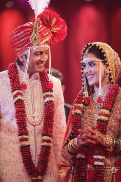 Ritesh Genelia wedding Bollywood Brides, Maharashtrian Wedding, Indian Wedding Garland, Maharashtrian Jewellery, Marathi Bride, Marathi Wedding, Celebrity Bride, Neeta Lulla, Celebrity Wedding Dresses