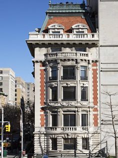 an old building in the middle of a city