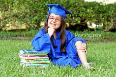 Kinder Graduate Session|Mayra Alejandra Photography|Brownsville, Tx Kindergarten Graduation Ideas Pictures, Kindergarten Graduation Ideas, Kindergarten Cap And Gown, Vpk Graduation, Preschool Graduation Party, Elementary Graduation, Kindergarten Photos