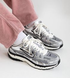 Nike Dad Shoes, Trending Womens Shoes, Silver Sneakers, Metallic Shoes, Dad Shoes, Nike Air Jordans, Winter Sneakers, Aesthetic Shoes