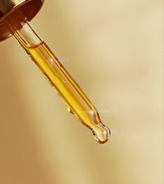 Skin Oil Photography, Facial Oil Aesthetic, Skin Oil Aesthetic, Hair Oil Business Aesthetic, Facial Oil Photography, Body Oil Photoshoot, Hair Oil Product Photography, Body Oil Aesthetic, Oil Photoshoot